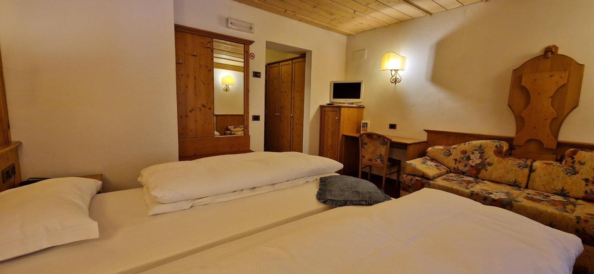 Hotel Roy Мальга-Чапела Екстер'єр фото