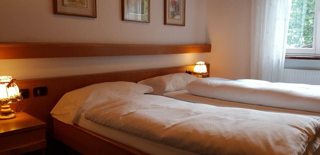 Hotel Roy Мальга-Чапела Екстер'єр фото
